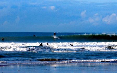 Surfistas en la playa de Vejer de la Frontera.