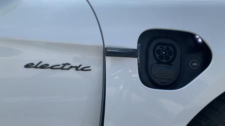 Las cifras oficiales indican una autonomía de algo más de 416 kilómetros 