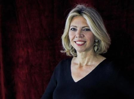 La periodista Marina Bernal es la autora de este libro homenaje.