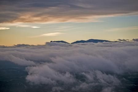 Amanecer entre nieblas para despedir el 2020.