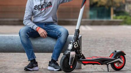 Patinete&nbsp;eléctrico Aprilia eSR1.