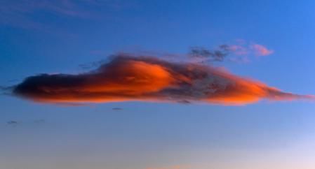 Nube lenticular fotografiada en Gurb.