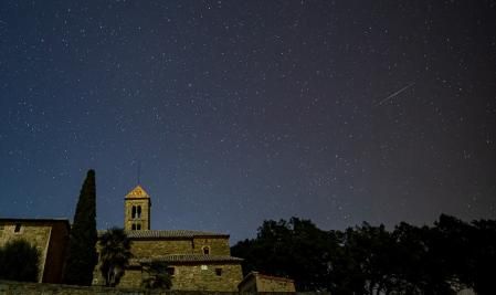 Lluvia de estrellas fugaces Cuadrántidas en la noche de Reyes, en Gurb.