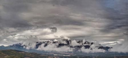 Montserrat nevada a vista de dron.