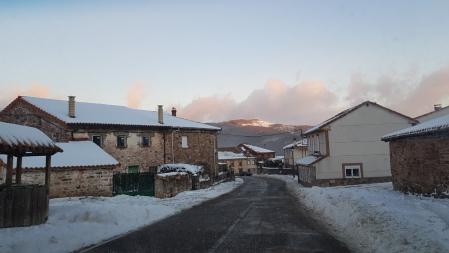 Filomena cubre de nieve el paisaje de Brañosera.