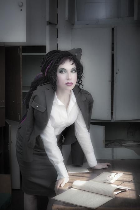 Sofi Oksanen está formada como actriz en el Centro Dramático  de la Academia de Teatro de Helsinki