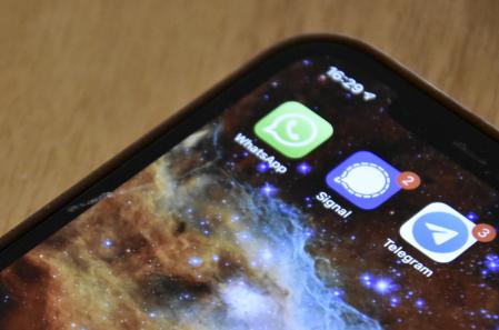 WhatsApp, Signal y Telegram se disputan a los usuarios de aplicaciones de mensajería.