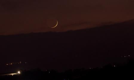 Luna nueva creciente vista desde Manlleu.
