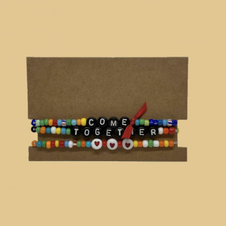 Brazaletes de Roxanne Assoulin, 35 dólares