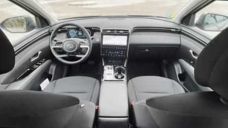 El interior además de asegurar una gran habitabilidad, tiene un diseño muy moderno y tecnológico,