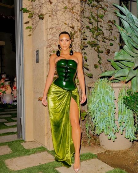 Kim Kardashian con el diseño de Schiaparelli