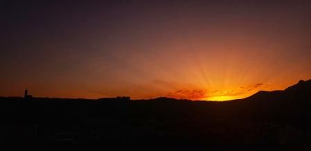 Olesa y Esperreguera, unidas por el atardecer.