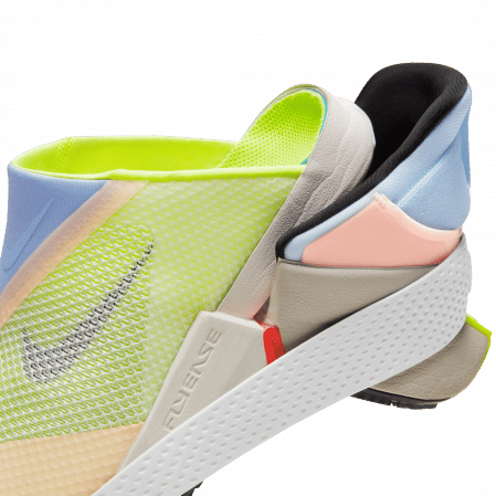 Nike GO FlyEse cuentan con una bisagra biestable pendiente de patente y un tensor en la entresuela. Ambos elementos permiten ponérselas con las manos libres.
Nike GO FlyEse cuentan con una bisagra biestable pendiente de patente y un tensor en la entresuela. Ambos elementos permiten ponérselas con las manos libres.
Nike GO FlyEse cuentan con una bisagra biestable pendiente de patente y un tensor en la entresuela. Ambos elementos permiten ponérselas con las manos libres.

Las Nike GO FlyEse cuentan con una bisagra biestable y un tensor en la entresuela. Ambos elementos permiten ponérselas con las manos libres.