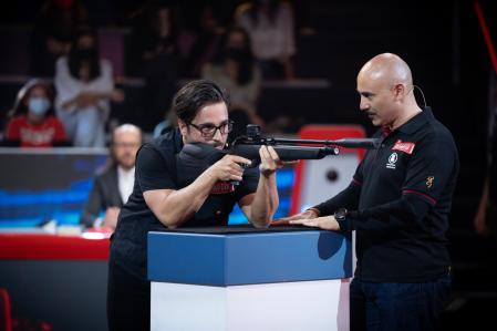 Kira Miró y David Bustamante se han enfrentado en la batalla de las carabinas en 'El Desafío'