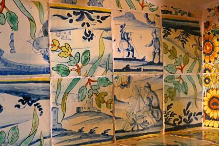 Armario donde se ha encontrado la baldosa del siglo XVII con el caganer.