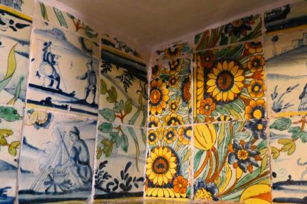 Armario donde se ha encontrado la baldosa del siglo XVII con el caganer.