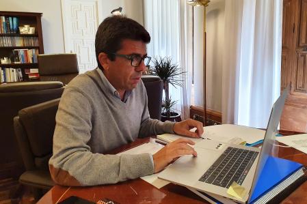 El presidente de la Diputación de Alicante, Carlos Mazón, durante el pleno telemático.