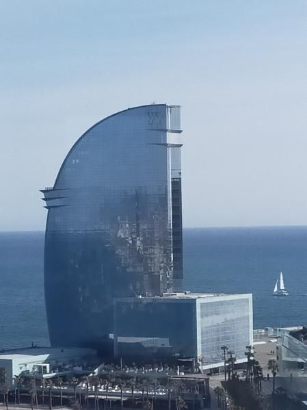 El Hotel Vela visto desde el Teleférico.
