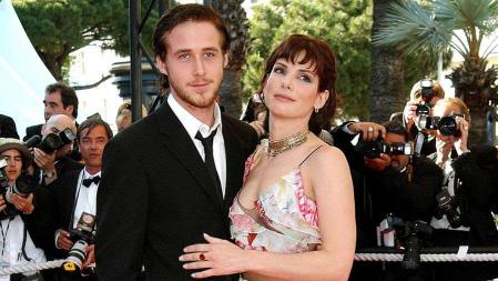 Un joven Ryan Gosling y la ya exitosa Sandra Bullock en la época en la que eran pareja