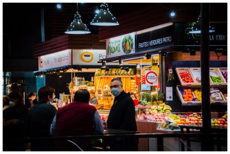 Paradas de comercio local del Mercat Central.