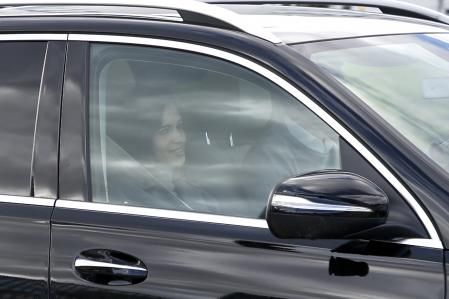 Sara Carbonero e Iker Casillas abandonan la Clínica Navarra, en Madrid