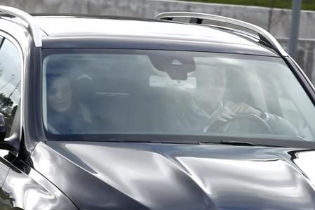 Sara Carbonero e Iker Casillas abandonan la Clínica Navarra, en Madrid