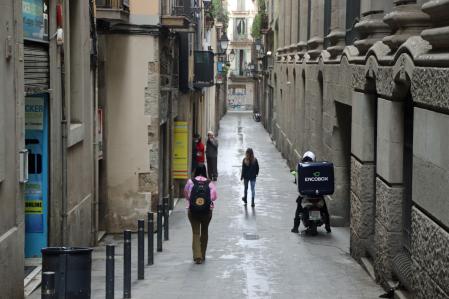 La estrecha artería, conocida como Estruch y que conecta Fontanella con Comtal,