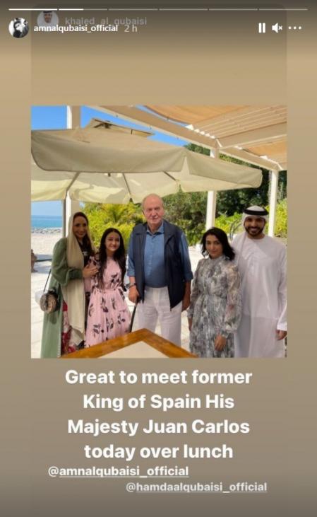 El emérito junto a la piloto de automovilismo emiratí