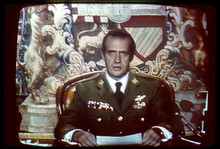 Juan Carlos I durante su intervención la noche del 23-F de 1981