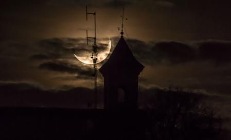 Luna nueva en Manlleu.