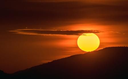 Amanecer en les Masies de Voltregà, en la Plana de Vic.