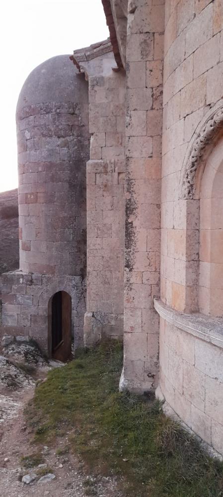 Iglesia de Santa Cecilia en Vallespinoso de Aguilar.