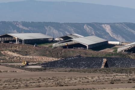 Macrogranja situada en Caparroso.
