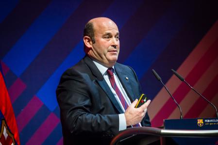 18 - 12 - 2016 / Barcelona - Palau Congressos Catalunya / Asamblea socios compromisarios FC Barcelona / Foto: Llibert Teixido  - Oscar Grau presenta el segundo punto del dia