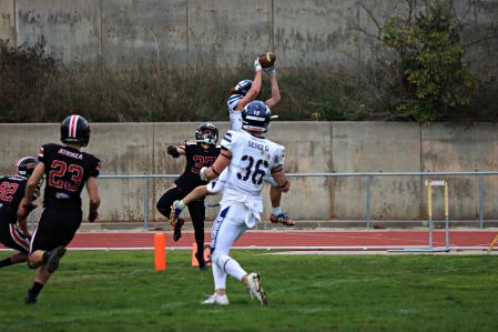 Atrapando el balón en el aire.