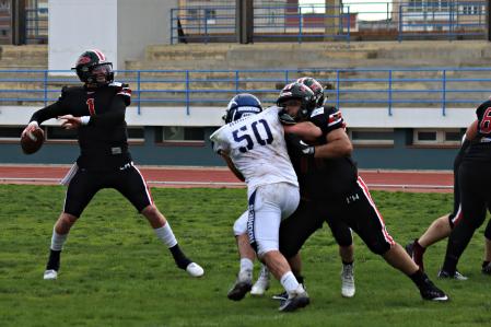 Jugada del partido entre los Rookies de Barberà y los Pioners de l'Hospitalet.