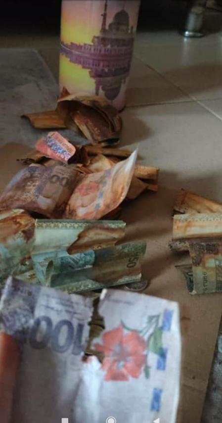 Los billetes quedaron inservibles.