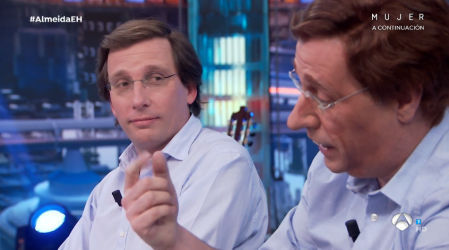 José Luis Martinez Almeia y su doble, Carlos Latre, en 'El hormiguero'