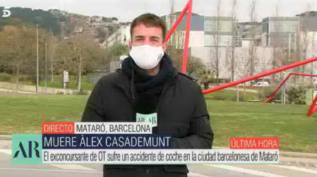 El reportero Miquel Valls, roto durante su conexión para informar de la muerte de Àlex Casademunt
