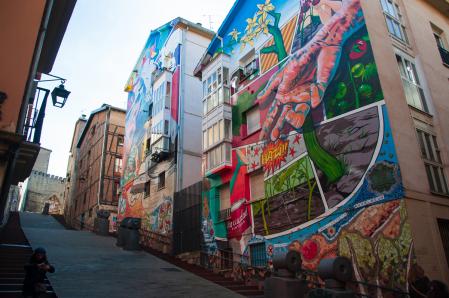 Eskuz, Esku,uno de los murales más espectaculares de la capital vasca
