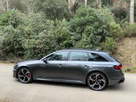 Esta versión monta el motor V6 biturbo 2.9 TFSI de 450 CV&nbsp;