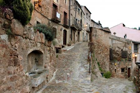 Vistas de una de las calles de Mura.