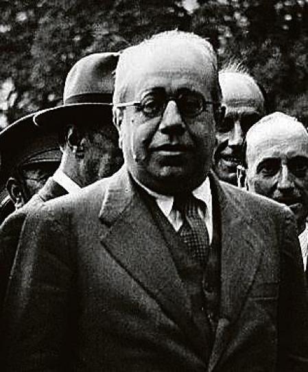 El presidente de la República española, Manuel Azaña Díaz, junto al Abad Mitrado de Montserrat, Antoni Maria Marcet, en su visita al Monasterio.