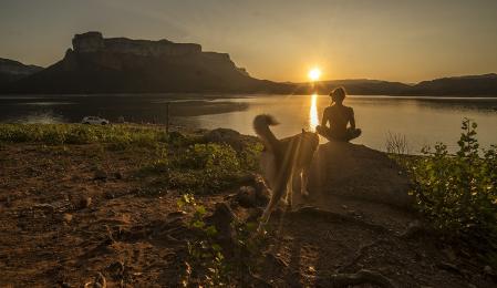 Meditación en el embalse de Sau.