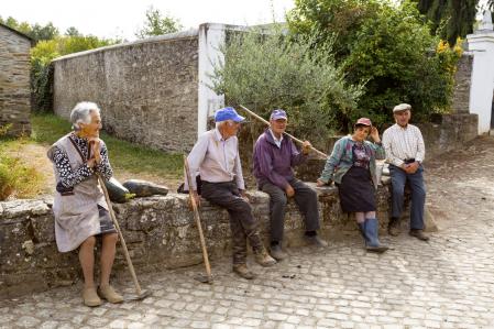 Las personas de más edad de Rihonor de Castilla todavía hablan riodonés, un un dialecto del leonés