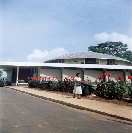 ‘Sin título’, Ghana, 1958. Como parte de su misión, Webb fotografió instituciones educativas, como el Museo Nacional de Accra, abierto en 1957
‘Sin título’, Ghana, 1958
Como parte de su misión, Webb fotografió instituciones educativas, como el Museo Nacional de Accra, abierto en 1957