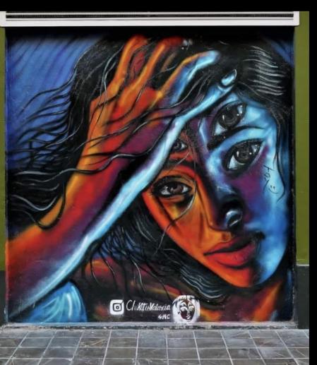 Un mural pintado por Chikitin en el barrio del Carme.