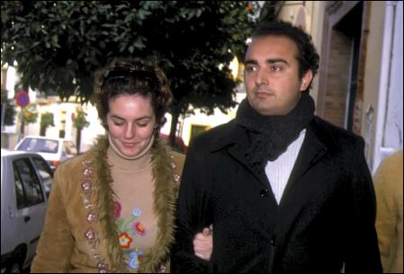 ROCIO CARRASCO Y SU NOVIO FIDEL ALBIAC PASEANDO POR LAS CALLES DE SEVILLA
CR / © KORPA
01/01/2001
SEVILLA *** Local Caption *** ROCIO CARRASCO AND FIDE ALBIAC IN SEVILLA