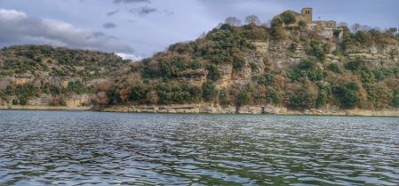 Vista de Sant Pere de Casserres.