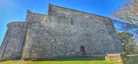 Vista exterior de Sant Pere de Casserres.